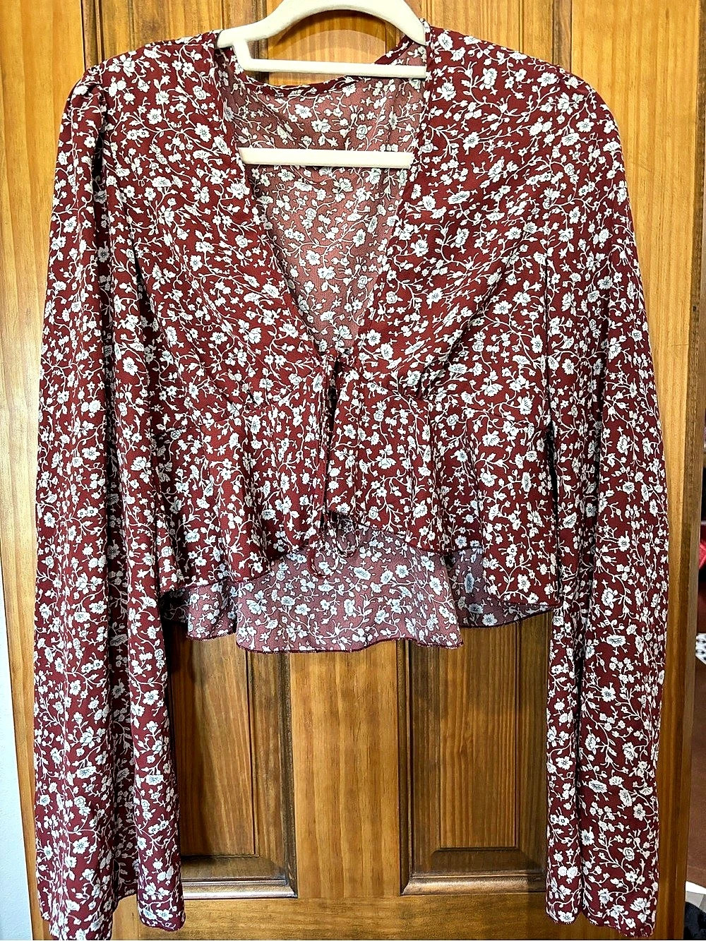 SHEIN Floral Blouse in Burgundy & White Medium Like New